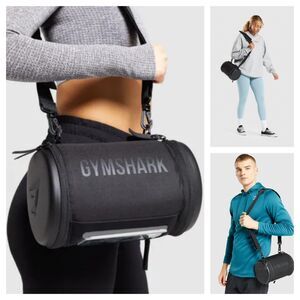 Gymshark Mini LC Barrel Bag Black Crossbody Strap Zipper Pockets Gym Life